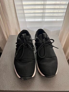 Under Armour Women’s Black Athletic Sneakers Sz 9